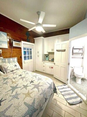 2 عدّة غرف نوم ومكواة/لوح كي وواي فاي وملاءات أسرّة