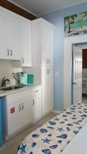 2 bedrooms, iron/ironing board, WiFi, bed sheets - Raphael Suite: 2/2 Studio Rooms - Pool, Patio w/grill, 2 blocks from Duval! (Key West)