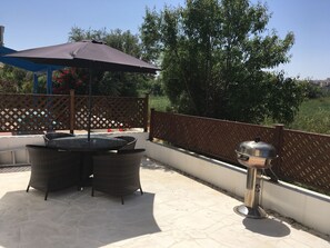 Outdoor dining - Villa With Communal Pool (Polis Chrysochous)