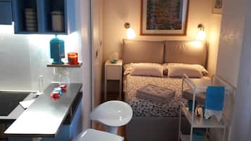 1 bedroom, bed sheets