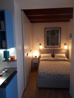 1 bedroom, bed sheets - VICENZA HISTORICAL CENTER APARTMENT (vicenza)
