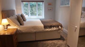 3 habitaciones, tabla de planchar con plancha, cuna de viaje y wifi