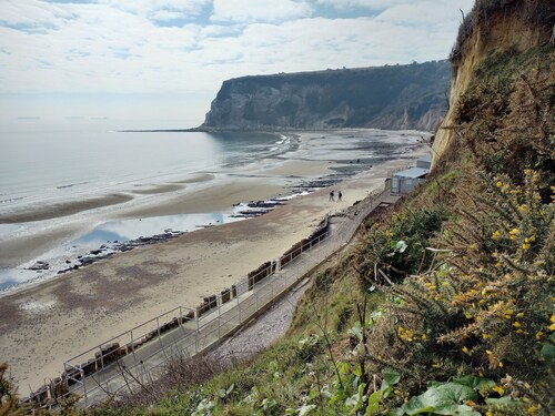 In the heart of the Old Village, 5 minutes to the beach. Sky TV.          
