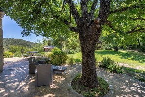 Outdoor dining - Paradise in Provence - 4 bedroomed villa with pool, spa & sauna (Claviers)