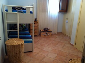 3 habitaciones, tabla de planchar con plancha y wifi gratis 