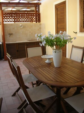Outdoor dining