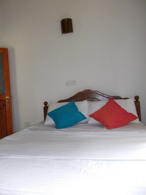 2 bedrooms, iron/ironing board, Internet, bed sheets