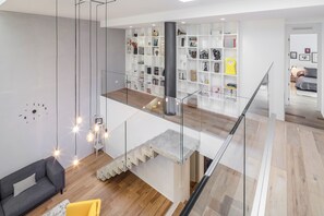 Interior - STYLISH CENTRAL LOFT WITH GARDEN: 3 BDR, 8 GUESTS (Milano)