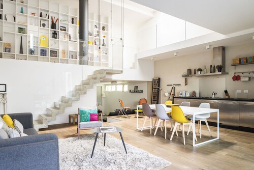 STYLISH CENTRAL LOFT WITH GARDEN: 3 BDR, 8 GUESTS