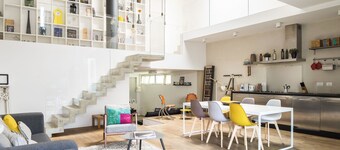 STYLISH CENTRAL LOFT WITH GARDEN: 3 BDR, 8 GUESTS
