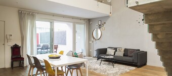 STYLISH CENTRAL LOFT WITH GARDEN: 3 BDR, 8 GUESTS