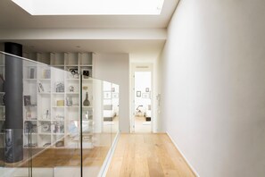 Interior - STYLISH CENTRAL LOFT WITH GARDEN: 3 BDR, 8 GUESTS (Milano)