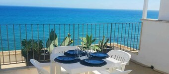 Detached house in the center of Selinunte with sea view.