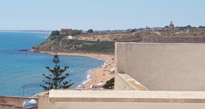 Maison individuelle dans le centre de Selinunte avec vue mer.
