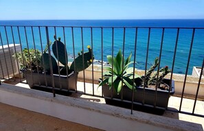 Property grounds - Detached house in the center of Selinunte with sea view. (Marinella)