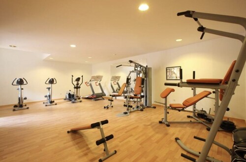 Beautiful Ground Floor Apartment with South Facing Patio and Garden