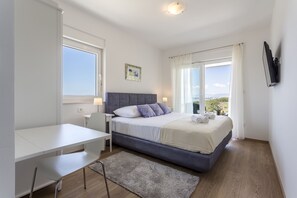 4 Schlafzimmer, Schreibtisch, Bügeleisen/Bügelbrett, kostenloses WLAN