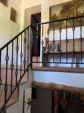 A staircase with ornate black metal railings and a wooden handrail. - Large Andalucian Farmhouse, stunning views, pool & gardens,close to Natural Park (El Tropezon, Colmenar)