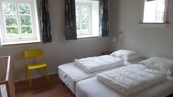 2 室のベッドルーム、アイロン / アイロン台、WiFi (無料)、ベッドシーツ