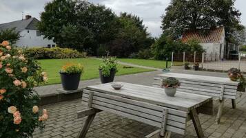 屋外ダイニングエリア