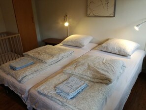 2 chambres, fer et planche à repasser, Wi-Fi gratuit, draps fournis