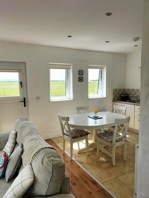 Dining - Cottage retreat on the Causeway Coastal Route (Limavady)
