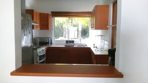 Fridge, microwave, oven, stovetop - The House of Naomi2 Villa with swimming pool in Playacar phase2 (Playa del Carmen)