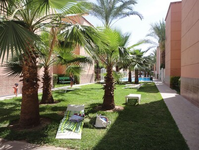 RIAD CON PISCINAS COMPARTIDAS - POSIBILIDAD DE COMIDAS - EXCURSIONES - TRASLADOS