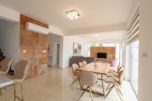 Dining - Coral Elite Residence 9. Luxury 4 bedroom villa with private pool and jacuzzi. (Coral Bay)