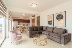 TV - Coral Elite Residence 9. Luxury 4 bedroom villa with private pool and jacuzzi. (Coral Bay)