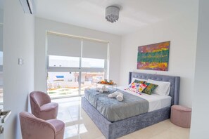 4 bedrooms, iron/ironing board, Internet, bed sheets