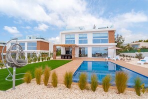 Pool - Coral Elite Residence 9. Luxury 4 bedroom villa with private pool and jacuzzi. (Coral Bay)