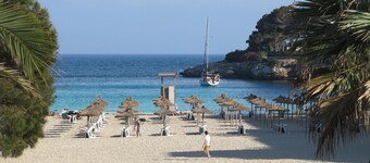 30m to the beach and pool! directly on the Cala Gran! Private beach access! 1-4pers.