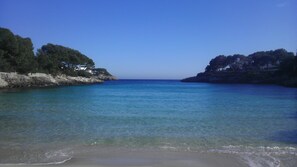 Plage, chaises longues