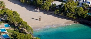 Plage, chaises longues