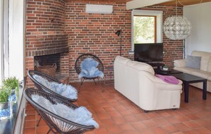 TV, fireplace, DVD player - 4 bedroom beautiful home in Tranekær (Tranekær)