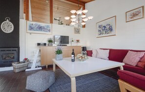 Smart TV, fireplace, DVD player