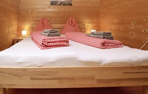 2 bedrooms, travel cot, free WiFi