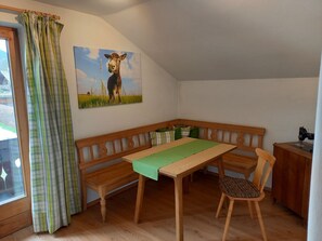 Dining - Beautiful large renovated vacation apartment with 3 bedrooms (Jachenau)