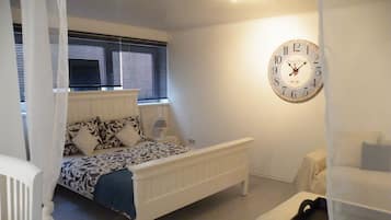 1 bedroom, internet, bed sheets