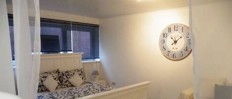 1 bedroom, internet, bed sheets