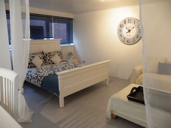 1 quarto, acesso à internet, roupa de cama