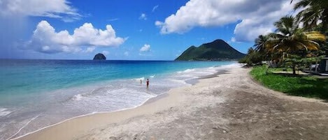 Nära stranden och strandhanddukar