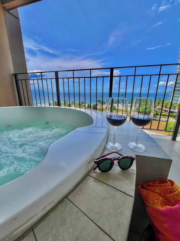 Outdoor spa tub