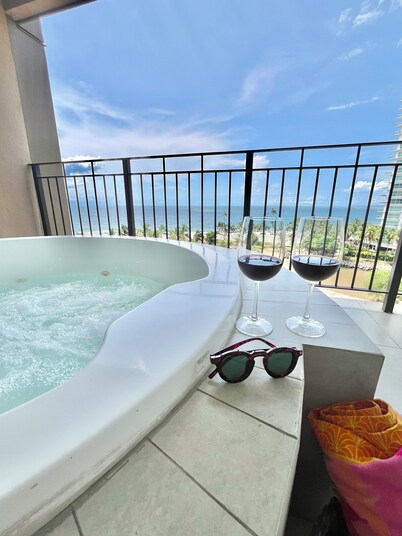 ★Relaxing sunsets★Grand Venetian guests favorite condo★Supreme seaview