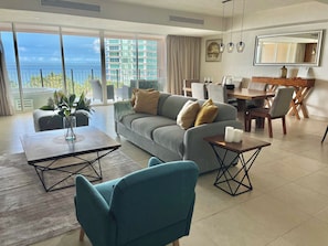 Smart-TV, Tischtennisplatte, Bücher