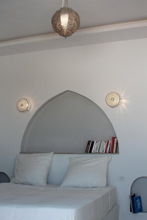 3 عدّة غرف نوم وملاءات أسرّة وتسهيلات لدخول الكراسي المتحركة