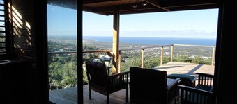 Lounge of the high panoramic view between Ocean and Mountains