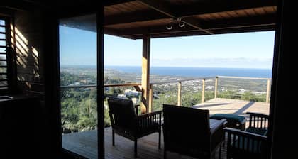 Lounge of the high panoramic view between Ocean and Mountains