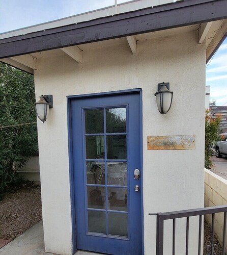 2BR / Roosevelt Row / Free Parking / Private Yard